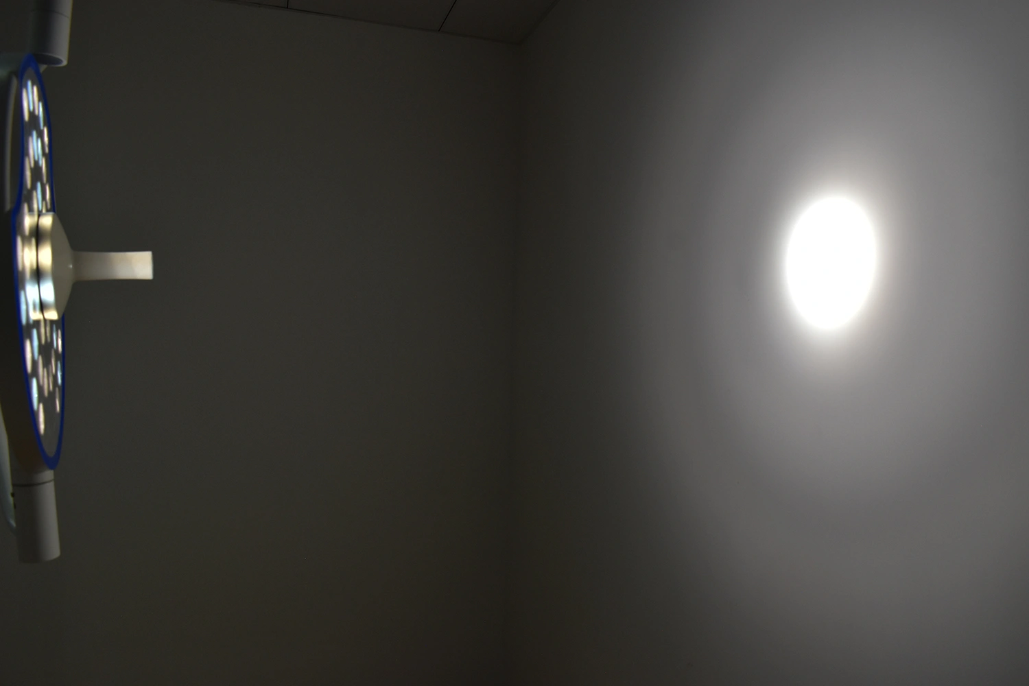 مصباح جراحي عديم الظل LED من السلسلة V-Series 500-500-2