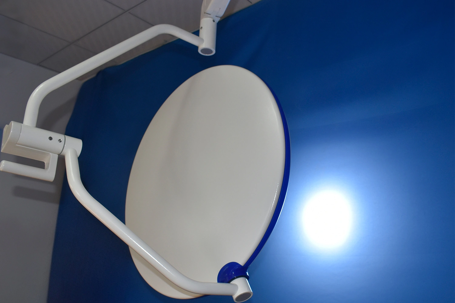 II LED 700 500 Dual-Head Ceiling-Mounted Surgical Light-103