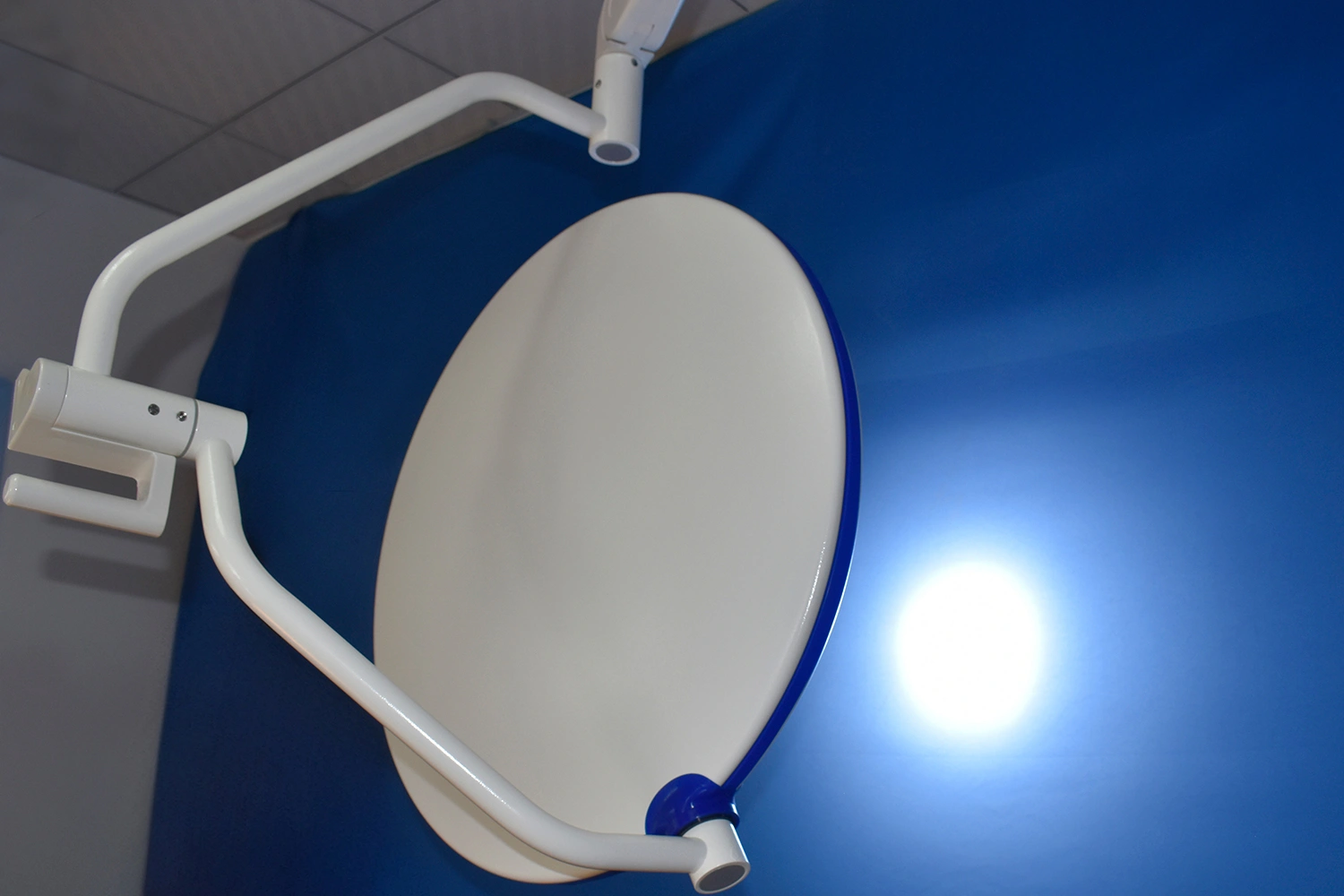 II LED500 Ceiling-Mounted LED Surgical Light-103